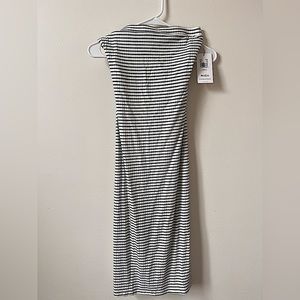 RVCA strapless dress with a slit in the back! Form fitting & beautiful!